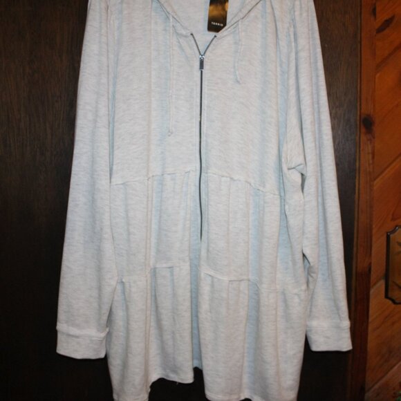 NWT Torrid Oatmeal Tiered Hoodie 4X(26W) Cute! - Picture 1 of 9